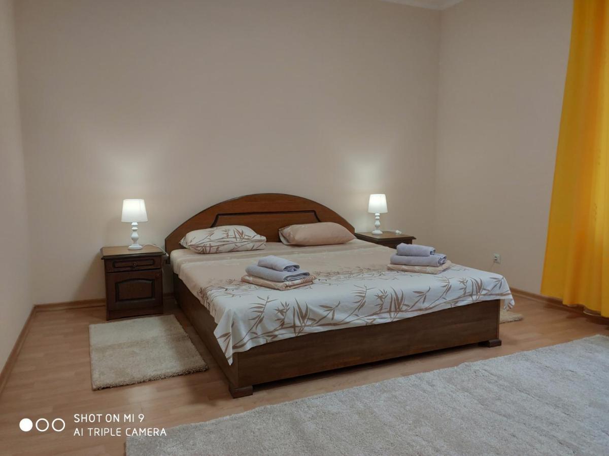 Apartments "Domovik" Івана Парканія 2А Кв 19 Mukacheve Exterior photo